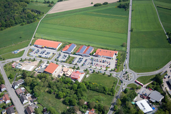 Schrägluftbild von Ortsteil Neulauterburg in Berg im Bundesland Rheinland-Pfalz, Deutschland