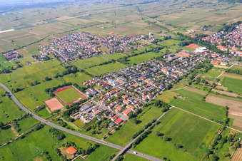 Bürgermeister-Oberhettinger-Straße in Deidesheim im Bundesland Rheinland-Pfalz, Deutschland