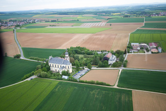 Schrägluftbild von Fährbrück, Wallfahrtskirche in Hausen bei Würzburg im Bundesland Bayern, Deutschland