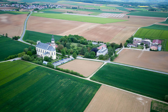 Fährbrück, Wallfahrtskirche in Hausen bei Würzburg im Bundesland Bayern, Deutschland von oben