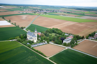 Fährbrück, Wallfahrtskirche in Hausen bei Würzburg im Bundesland Bayern, Deutschland von oben gesehen