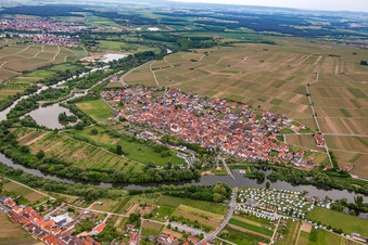 Luftbild von Weinort an der Mainschleife im Ortsteil Fahr in Volkach im Bundesland Bayern, Deutschland