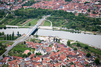 Ortschaft an den Fluss- Uferbereichen des Main im Ortsteil Astheim in Volkach im Bundesland Bayern, Deutschland