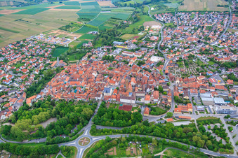 Schrägluftbild von Altstadt aus Südwesten in Volkach im Bundesland Bayern, Deutschland