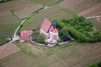 Kirchengebäude der Kapelle Wallfahrtskirche Maria im Weingarten in Volkach im Bundesland Bayern, Deutschland