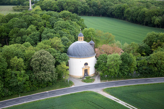 Luftaufnahme von Schlosspark Gaibach in Volkach im Bundesland Bayern, Deutschland