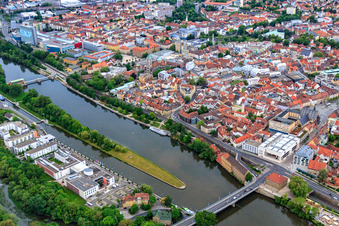 Gutermann-Promenade und Mainaussicht in Schweinfurt im Bundesland Bayern, Deutschland