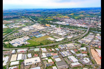 Industriegebiet Hafen West mit SKF GmbH Werk 3, ZF Friedrichshafen Werk Süd und  GKS in Schweinfurt im Bundesland Bayern, Deutschland