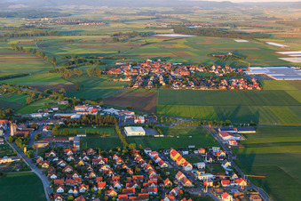 Dorfansicht aus Nordwesten im Ortsteil Oberspiesheim in Kolitzheim im Bundesland Bayern, Deutschland
