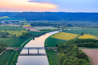 Kennedybrücke über die Weser im Ortsteil Wehrden in Beverungen im Bundesland Nordrhein-Westfalen, Deutschland
