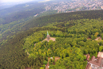 Hermannsdenkmal im Ortsteil Hiddesen in Detmold im Bundesland Nordrhein-Westfalen, Deutschland aus der Luft
