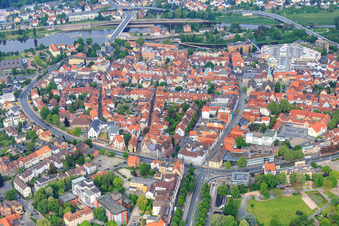 Luftbild von Historischer Altstadt von Osten in Hameln im Bundesland Niedersachsen, Deutschland