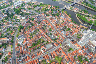 Pferdemarkt mit Marktkirche St. Nicolai. Bäckerstraße x Osterstr in Hameln im Bundesland Niedersachsen, Deutschland