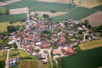 Luftaufnahme von Ortsteil Lüntorf in Emmerthal im Bundesland Niedersachsen, Deutschland