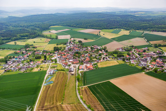 Schrägluftbild von Ortsteil Lüntorf in Emmerthal im Bundesland Niedersachsen, Deutschland
