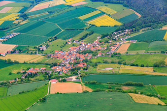 Luftaufnahme von Dorfansicht aus Nordosten im Ortsteil Arenborn in Wesertal im Bundesland Hessen, Deutschland