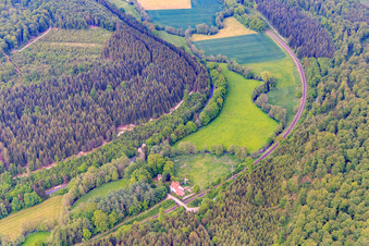 Luftbild von Jagdhaus Alte Kirche im Schwülme-Tal in Adelebsen im Bundesland Niedersachsen, Deutschland