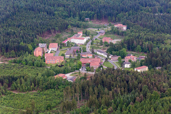 Klinikgelände des Krankenhauses Klinik und Rehabilitationszentrum Lippoldsberg im Ortsteil Lippoldsberg in Wahlsburg in Wesertal im Bundesland Hessen, Deutschland