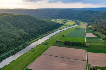 Luftbild von Verlauf der Weser zwischen Hessen und Niedersachsen im Ortsteil Wahmbeck in Bodenfelde, Deutschland