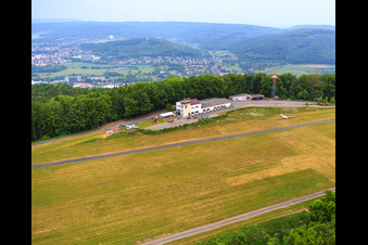 Luftbild von Flugplatz Bad Pyrmont (EDVW) im Ortsteil Kleinenberg im Bundesland Niedersachsen, Deutschland