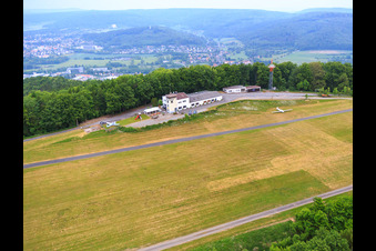 Luftaufnahme von Flugplatz Bad Pyrmont (EDVW) im Ortsteil Kleinenberg im Bundesland Niedersachsen, Deutschland