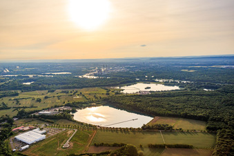 Faurecia Innenraum Systeme GmbH am Baggersee in Hagenbach im Bundesland Rheinland-Pfalz, Deutschland