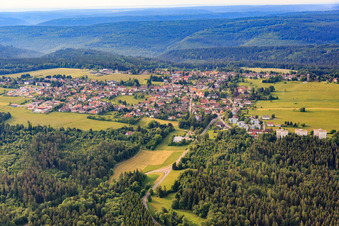 Luftbild von Ortsansicht im Nordschwarzwald aus Norden in Dobel im Bundesland Baden-Württemberg, Deutschland