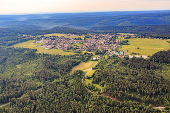 Luftaufnahme von Ortsansicht im Nordschwarzwald aus Norden in Dobel im Bundesland Baden-Württemberg, Deutschland
