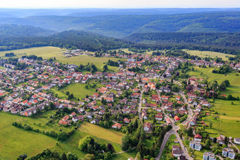 Ortsansicht im Nordschwarzwald in Dobel im Bundesland Baden-Württemberg, Deutschland
