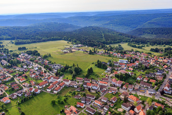 Neuenbürger Straße in Dobel im Bundesland Baden-Württemberg, Deutschland