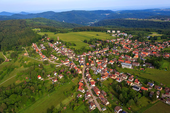 Luftbild von Aussichtsturm "Ehemaliger Wasserturm" an der Höhenstr in Dobel im Bundesland Baden-Württemberg, Deutschland