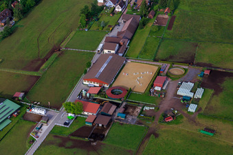 Gestüt Dobel im Bundesland Baden-Württemberg, Deutschland von einer Drohne aus