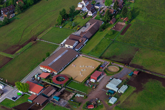 Gestüt Dobel im Bundesland Baden-Württemberg, Deutschland von der Drohne aus gesehen