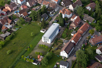Gebäude und Produktionshallen auf dem Werksgelände Micha Bunz Schmuck in Dobel im Bundesland Baden-Württemberg, Deutschland