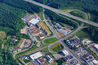 Gewerbegebiet Karlsruher Straße an der Autobahnausfahrt A8 Pforzheim-West mit Mapal WWS GmbH und KLEINER GmbH Stanztechnik im Ortsteil Brötzingen im Bundesland Baden-Württemberg, Deutschland