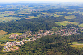Ortsansicht im Kraichgau aus Süden in Maulbronn im Bundesland Baden-Württemberg, Deutschland
