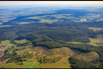 Luftbild von Weinbergs- Landschaft "Wilder Fritz" am Diefenbacher Mettenberg und Mandelblütenpfad Diefenbach in Sternenfels im Bundesland Baden-Württemberg, Deutschland