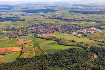 Ortsansicht der Straßen und Häuser der Wohngebiete in Schwaigern im Bundesland Baden-Württemberg, Deutschland