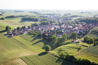 Drohnenaufname von Neewiller-près-Lauterbourg im Bundesland Bas-Rhin, Frankreich