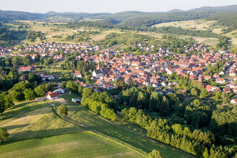 Lembach im Bundesland Bas-Rhin, Frankreich von einer Drohne aus