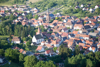 Lembach im Bundesland Bas-Rhin, Frankreich von der Drohne aus gesehen