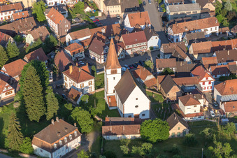 Kirchengebäude der Conseil Fabrique de l'Eglise Catholique in Lembach in Grand Est im Bundesland Bas-Rhin, Frankreich