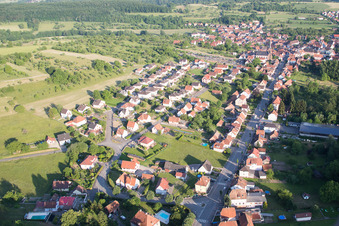 Lembach im Bundesland Bas-Rhin, Frankreich von der Drohne aus gesehen