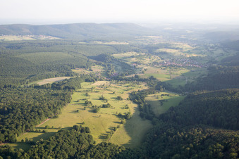 Drohnenaufname von Wingen im Bundesland Bas-Rhin, Frankreich