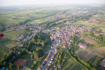 Luftbild von Ortsteil Ingenheim in Billigheim-Ingenheim im Bundesland Rheinland-Pfalz, Deutschland