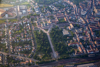 Schloßgarten im Sommer in Bruchsal im Bundesland Baden-Württemberg, Deutschland