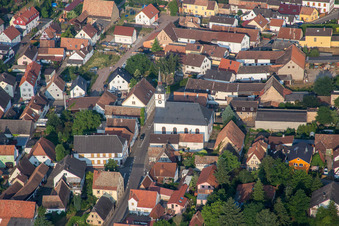 Kirchengebäude der Prot. Kirche im Dorfkern in Westheim im Bundesland Rheinland-Pfalz, Deutschland