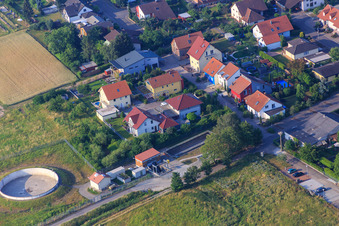 Am Kirschgarten in Zeiskam im Bundesland Rheinland-Pfalz, Deutschland