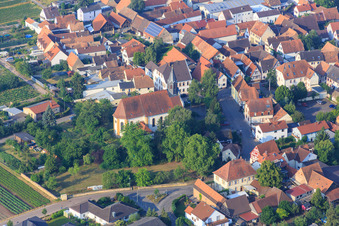 St. Bartholomäus in Zeiskam im Bundesland Rheinland-Pfalz, Deutschland