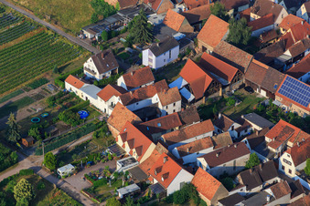 Schrägluftbild von Badstubgasse in Zeiskam im Bundesland Rheinland-Pfalz, Deutschland